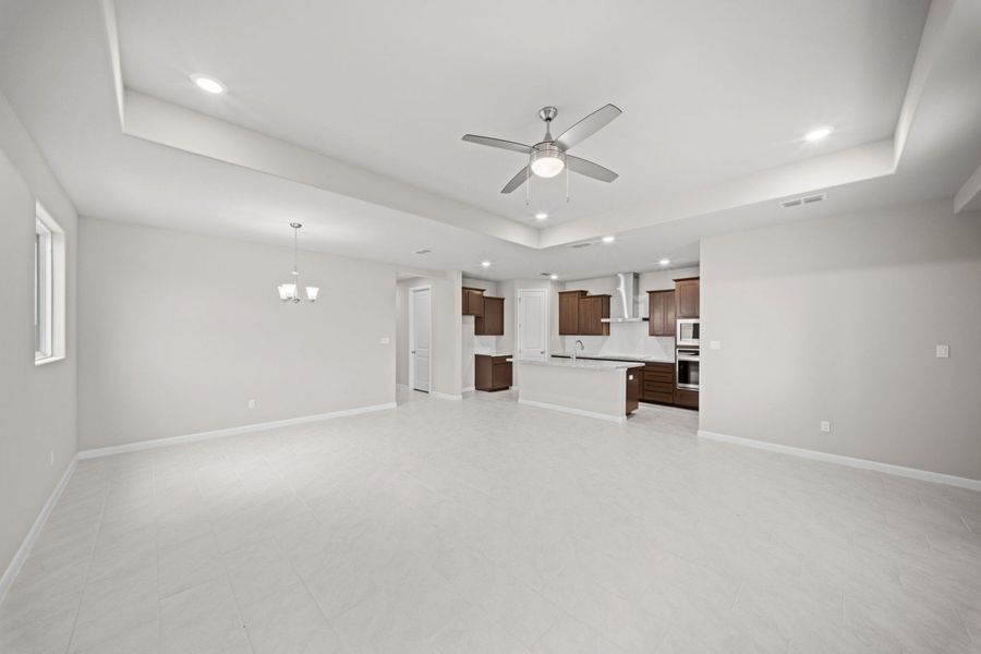 Spacious, unfurnished interior of a new home in Monte Cielo, Weslaco (Image 8).