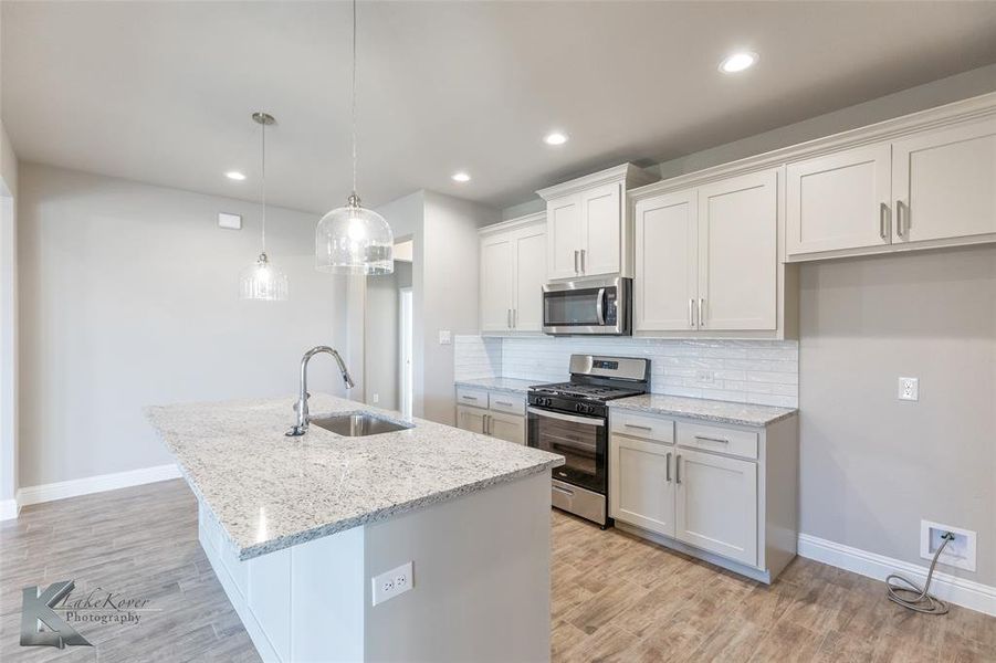 Furnished interior view inside a new home in , Abilene (Image 11).