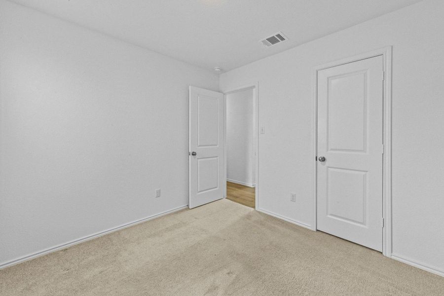 Spacious, unfurnished interior of a new home in Sunset Oaks, San Marcos (Image 19).