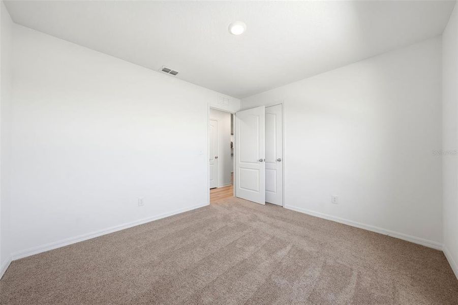Spacious, unfurnished interior of a new home in Gum Lake Preserve, Lake Alfred (Image 20).