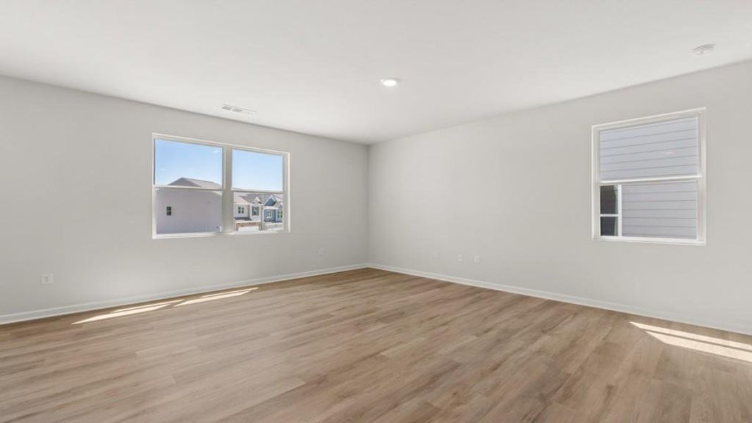 Spacious, unfurnished interior of a new home in Aurora Creek, Dallas (Image 16).