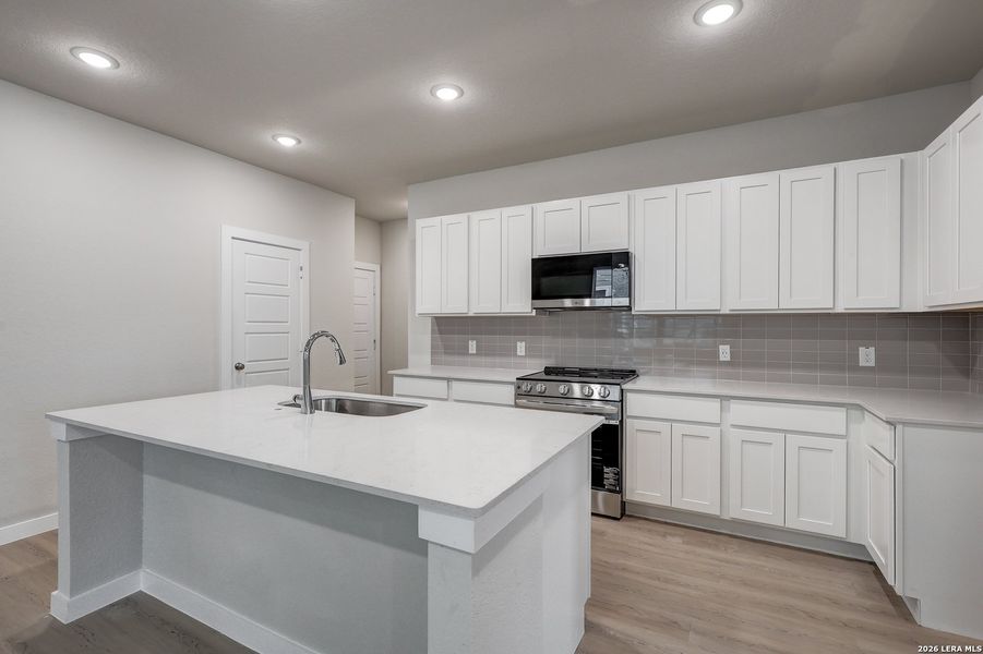 Furnished interior view inside a new home in Mesa Vista, San Antonio (Image 9).