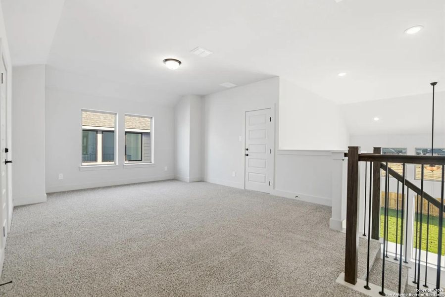 Spacious, unfurnished interior of a new home in Haby Hill 60s, San Antonio (Image 28).