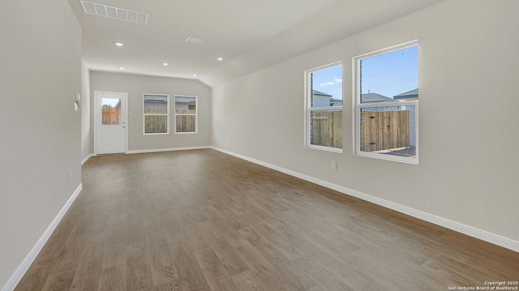 Spacious, unfurnished interior of a new home in Whisper South, San Marcos (Image 15). Spacious, unfurnished interior of a new home in Whisper South, San Marcos (Image 15).