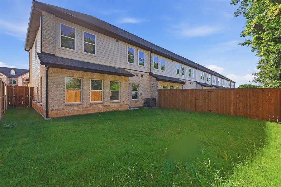 Exterior details and patio area of a home in , Grand Prairie (Image 4).