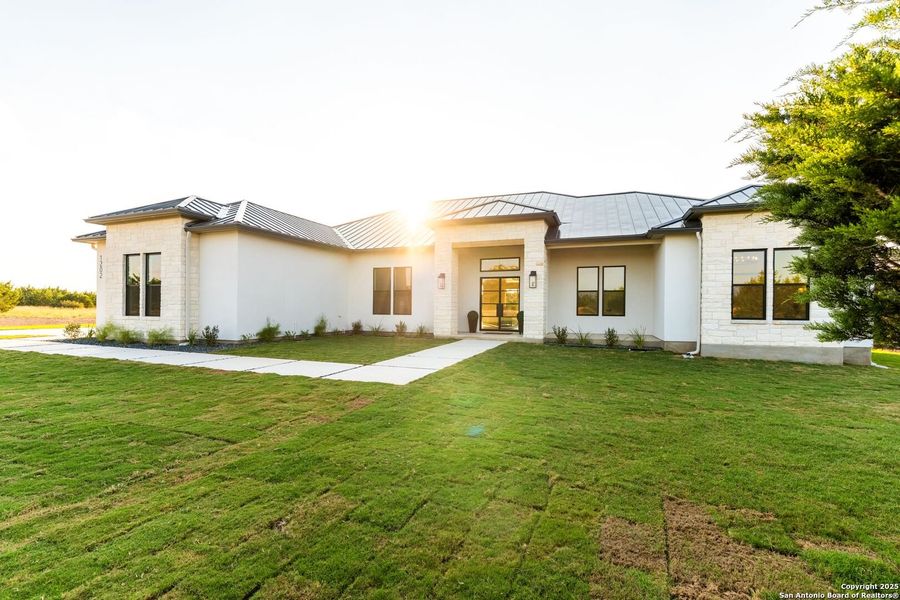 Exterior details and patio area of a home in , Bandera (Image 27).