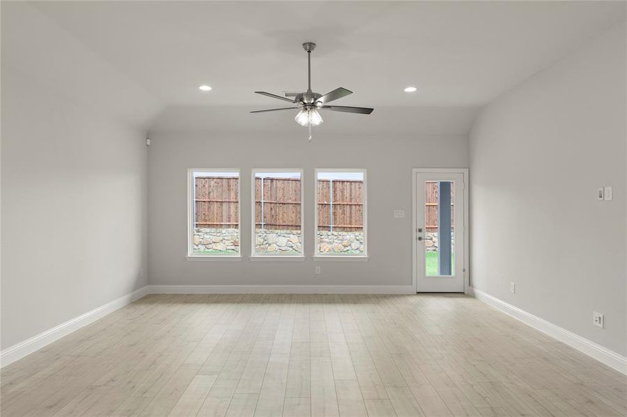 Spacious, unfurnished interior of a new home in Creekside, Royse City (Image 18).
