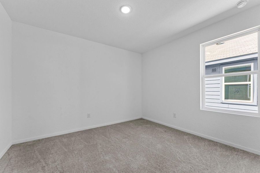 Spacious, unfurnished interior of a new home in Friendship Oaks, Fredericksburg (Image 11).