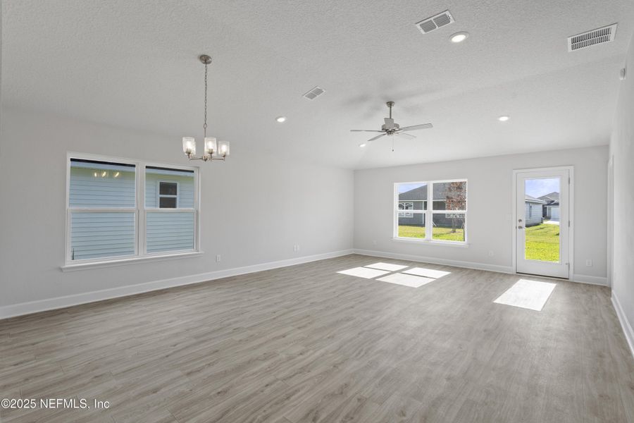Spacious, unfurnished interior of a new home in Summerglen, Jacksonville (Image 22).