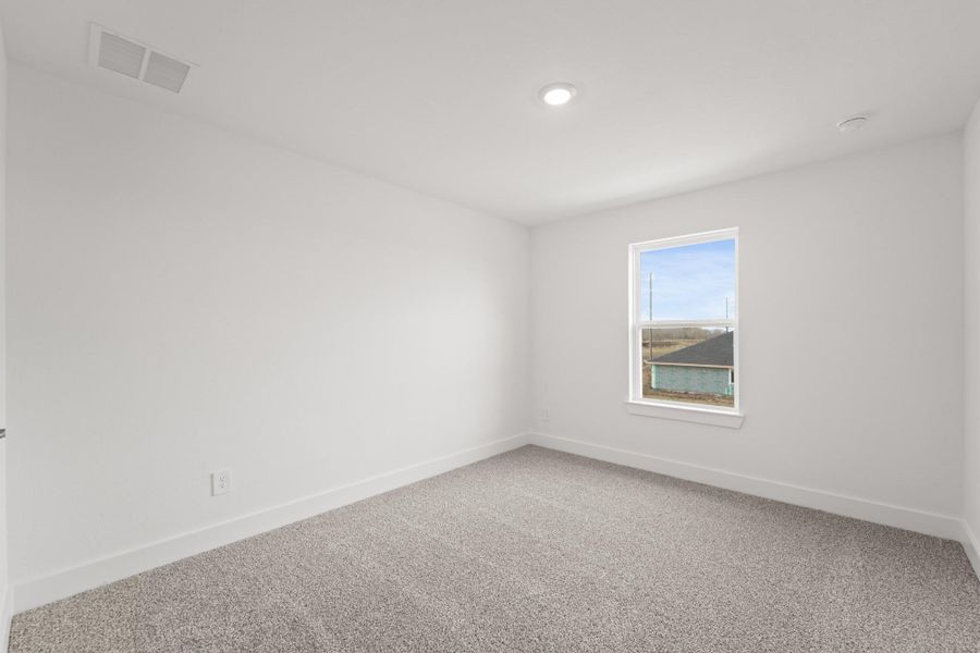 Spacious, unfurnished interior of a new home in Riverside Estates, Mont Belvieu (Image 16).