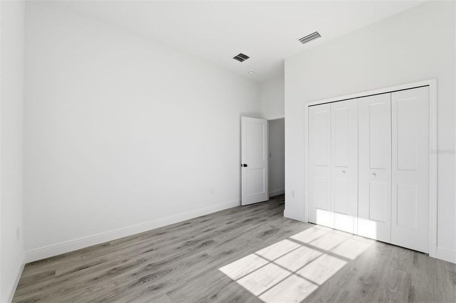 Spacious, unfurnished interior of a new home in , Ocala (Image 30).
