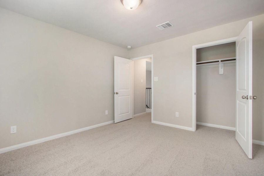 Spacious, unfurnished interior of a new home in Columbia Lakes, West Columbia (Image 23).