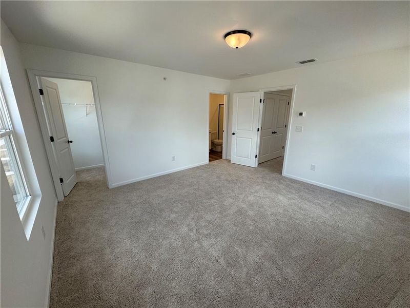 Spacious, unfurnished interior of a new home in Laurelwood, Douglasville (Image 15).