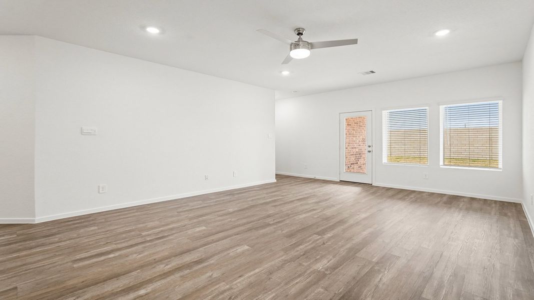 Spacious, unfurnished interior of a new home in Sunterra, Katy (Image 15).