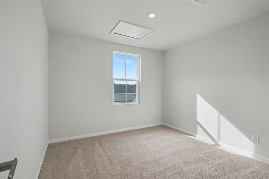 Spacious, unfurnished interior of a new home in Sterling Oaks, Ash (Image 20).