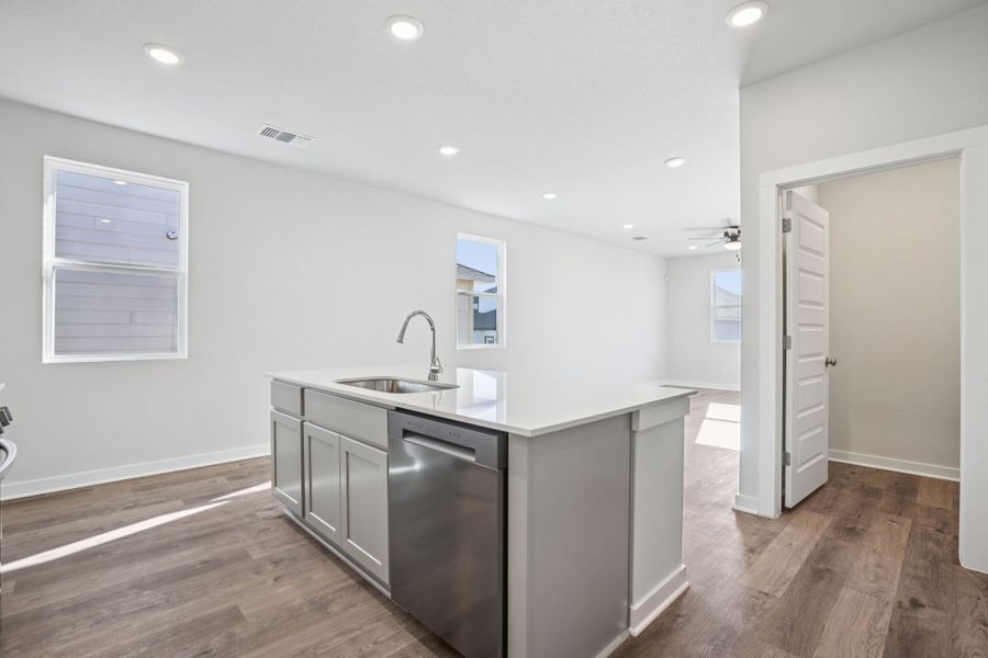 A kitchen with white cabinets.