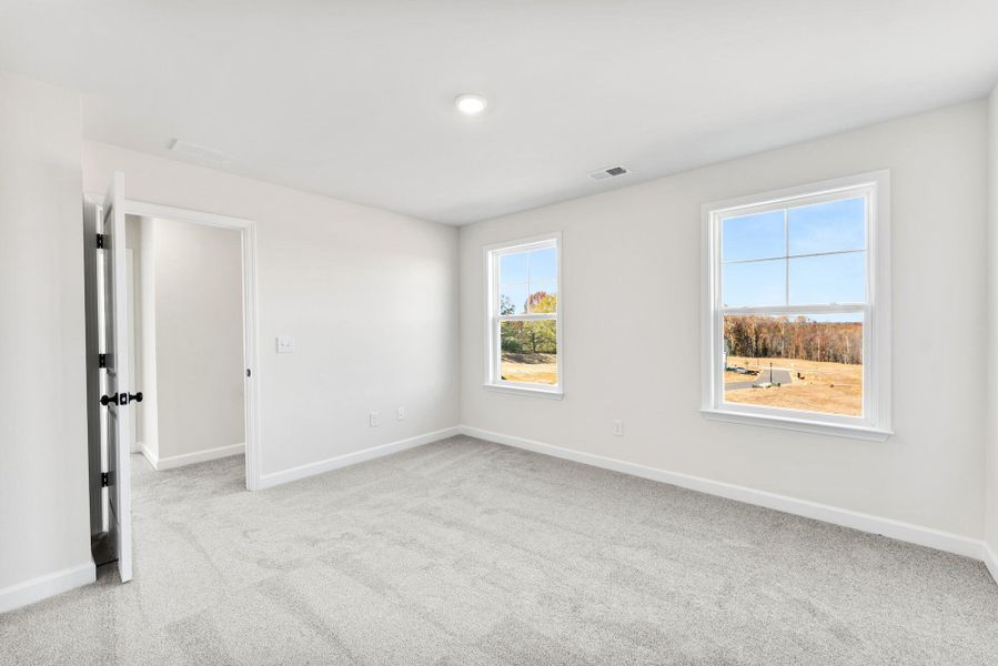 Spacious, unfurnished interior of a new home in , Summerville (Image 18).