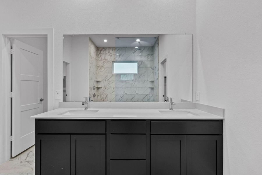 Furnished interior view inside a new home in Silverthorne, Conroe (Image 12).