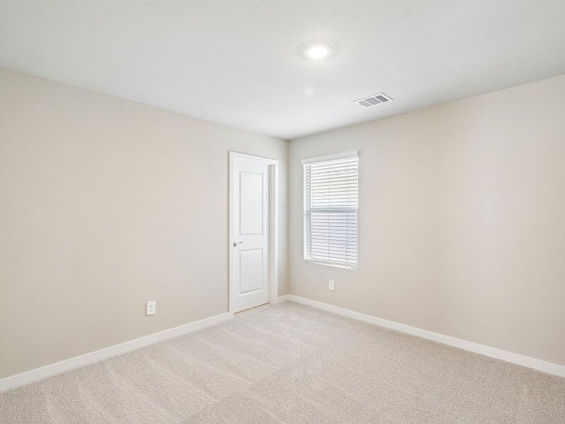 Spacious, unfurnished interior of a new home in Oak Ridge Park, Corinth (Image 14).