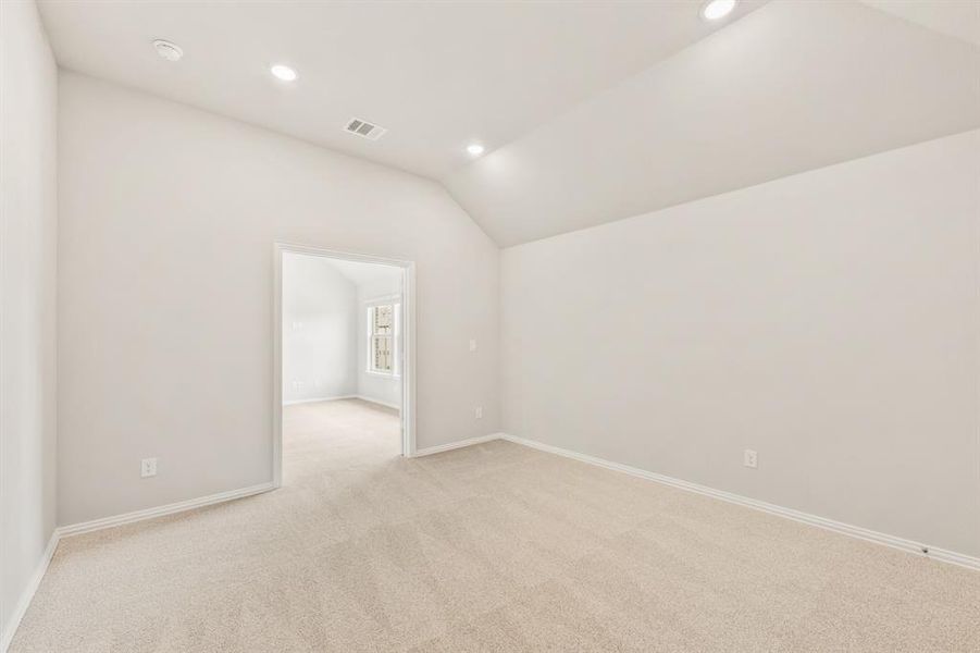 Spacious, unfurnished interior of a new home in Creekview Meadows, Pilot Point (Image 22).