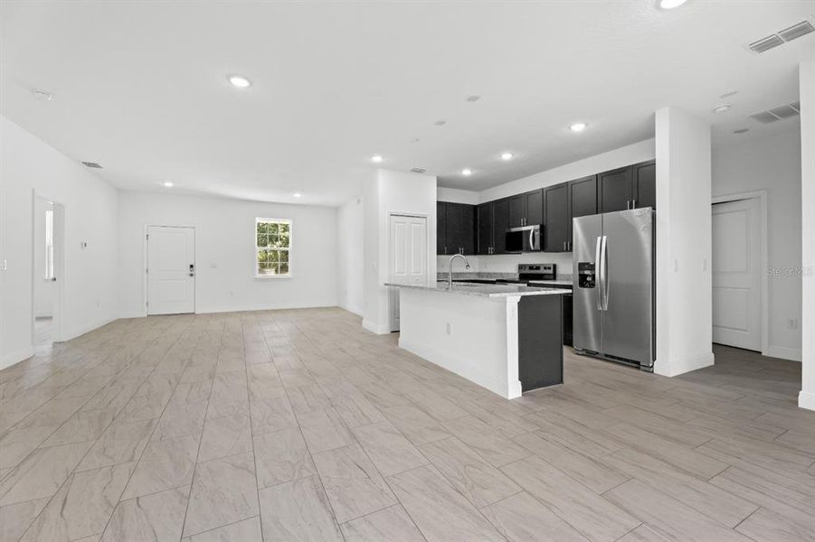 Spacious, unfurnished interior of a new home in , Citrus Springs (Image 47).