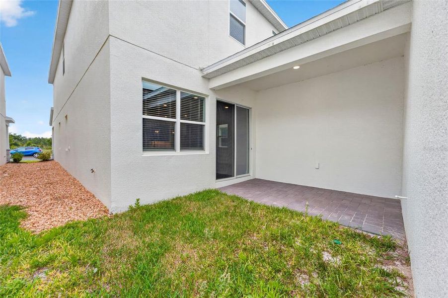 Exterior details and patio area of a home in , Winter Garden (Image 3).