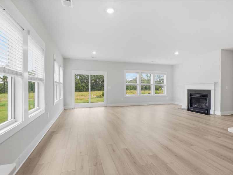 Spacious, unfurnished interior of a new home in Crossing at Abner Creek, Greer (Image 9).