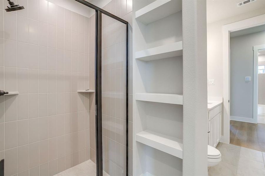 Close-up of interior finishes inside a home in , Waxahachie (Image 16). Close-up of interior finishes inside a home in , Waxahachie (Image 16).