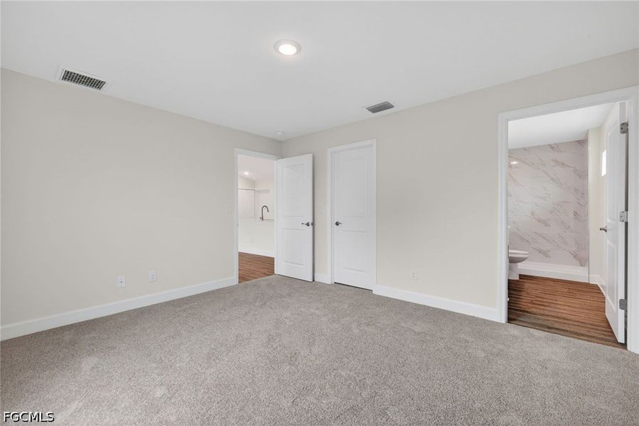 Spacious, unfurnished interior of a new home in Cape Coral, Cape Coral (Image 20).