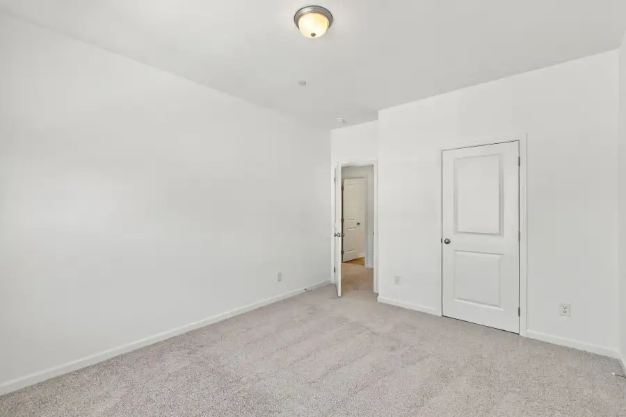 Spacious, unfurnished interior of a new home in Laurelwood Park, Gallatin (Image 26).