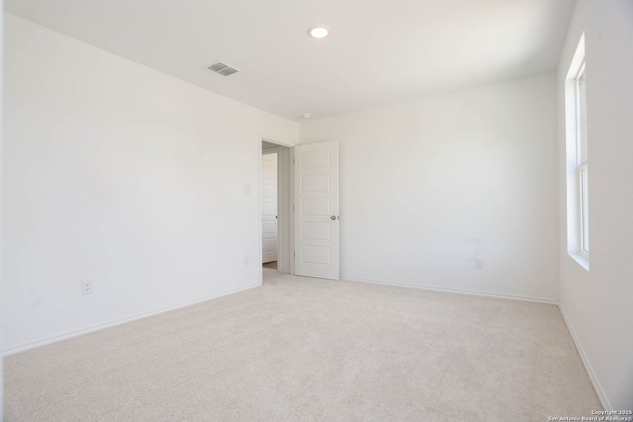 Spacious, unfurnished interior of a new home in Fairway Crossing 40s, San Antonio (Image 36).