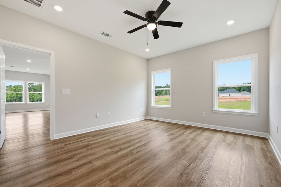 Spacious, unfurnished interior of a new home in Barton's Bend, Crestview (Image 40). Spacious, unfurnished interior of a new home in Barton's Bend, Crestview (Image 40).