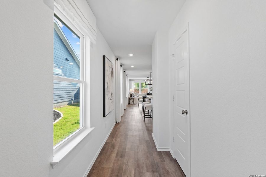 Spacious, unfurnished interior of a new home in Cinco Lakes, San Antonio (Image 20).