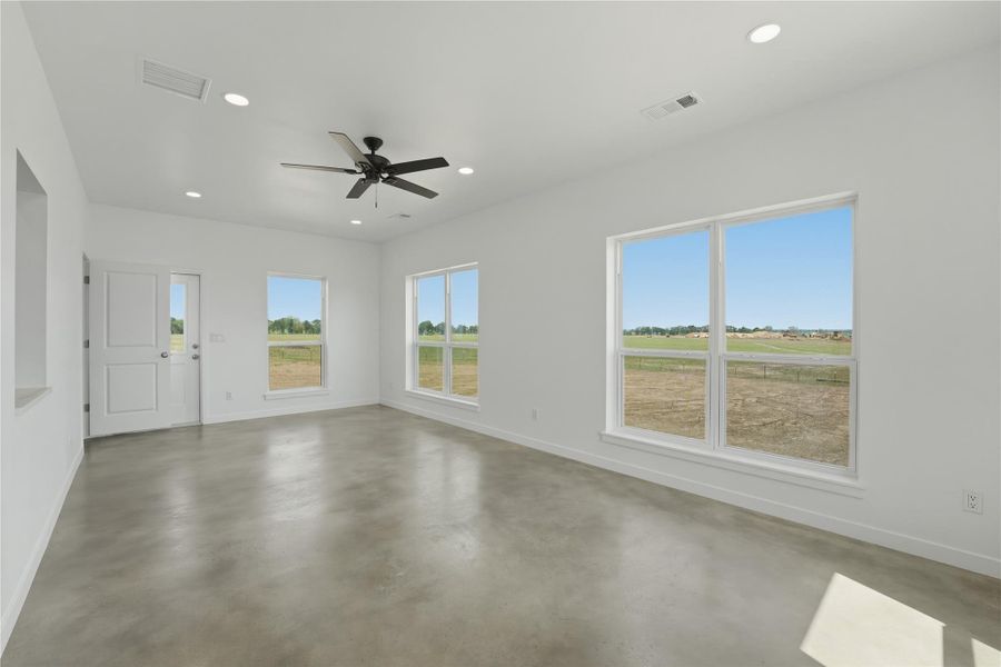 Spacious, unfurnished interior of a new home in , La Grange (Image 8).