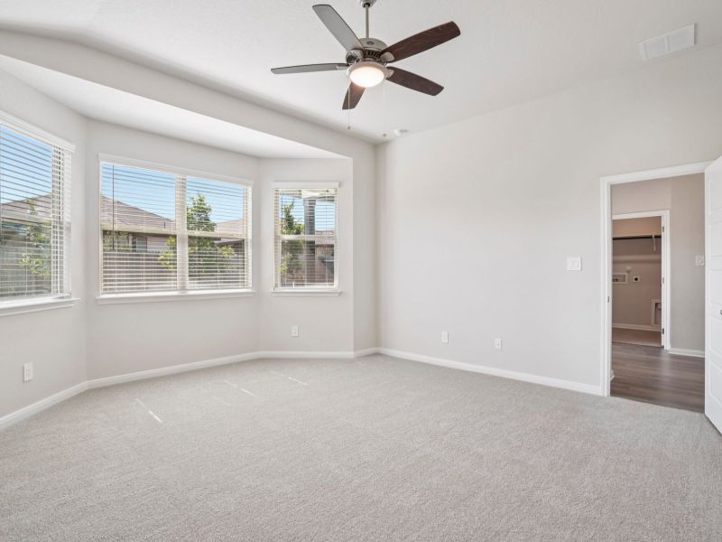 Spacious, unfurnished interior of a new home in Scenic Crest - Premier Series, Boerne (Image 10).