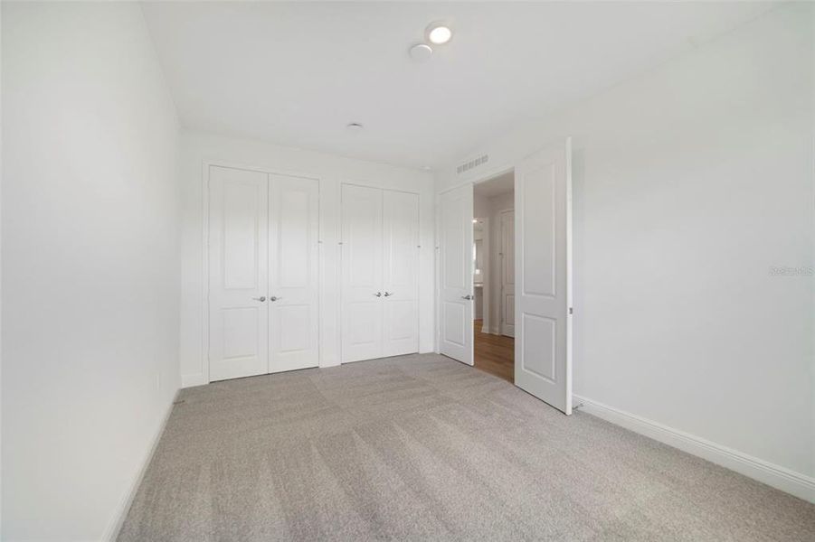 Spacious, unfurnished interior of a new home in Vintner Reserve, Clermont (Image 21).