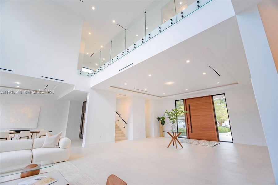 Grand entry with doble height ceilings Grand entry with doble height ceilings