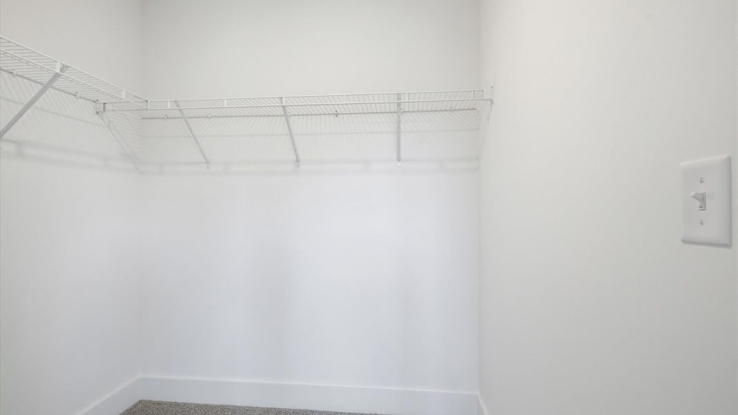 Walk-in Closet Walk-in Closet