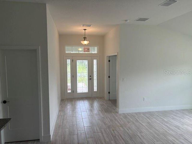 Spacious, unfurnished interior of a new home in Juliette Falls, Dunnellon (Image 5).