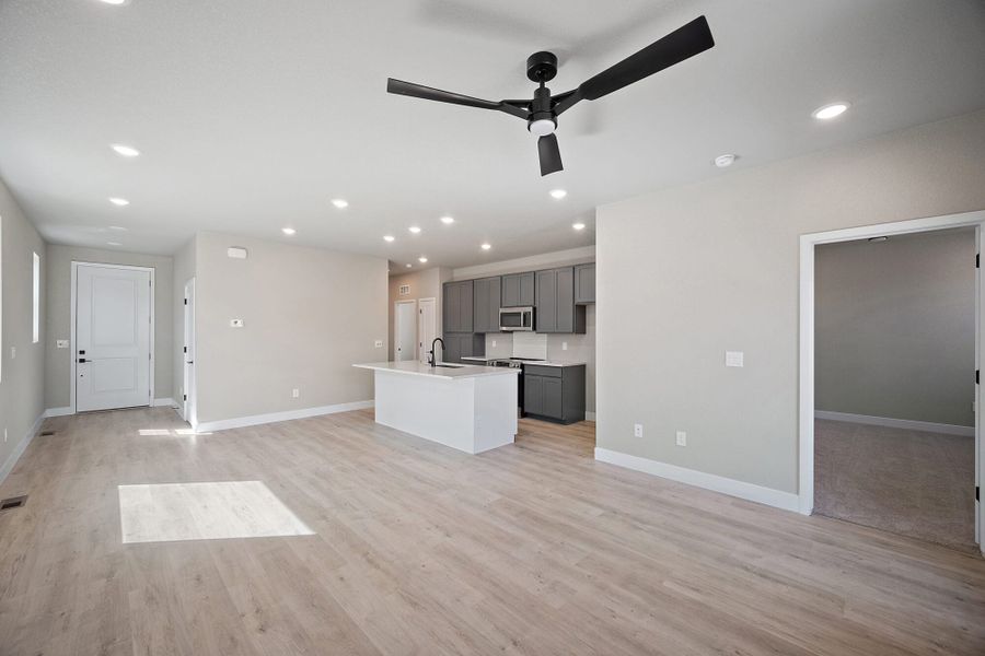 Spacious, unfurnished interior of a new home in Trails at Aspen Ridge-3, Colorado Springs (Image 9).