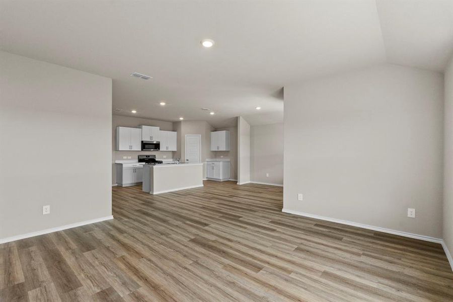 Spacious, unfurnished interior of a new home in Sunnycreek, Crowley (Image 28).