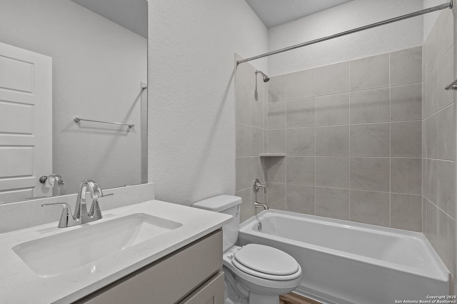 Furnished interior view inside a new home in Cinco Lakes, San Antonio (Image 9).