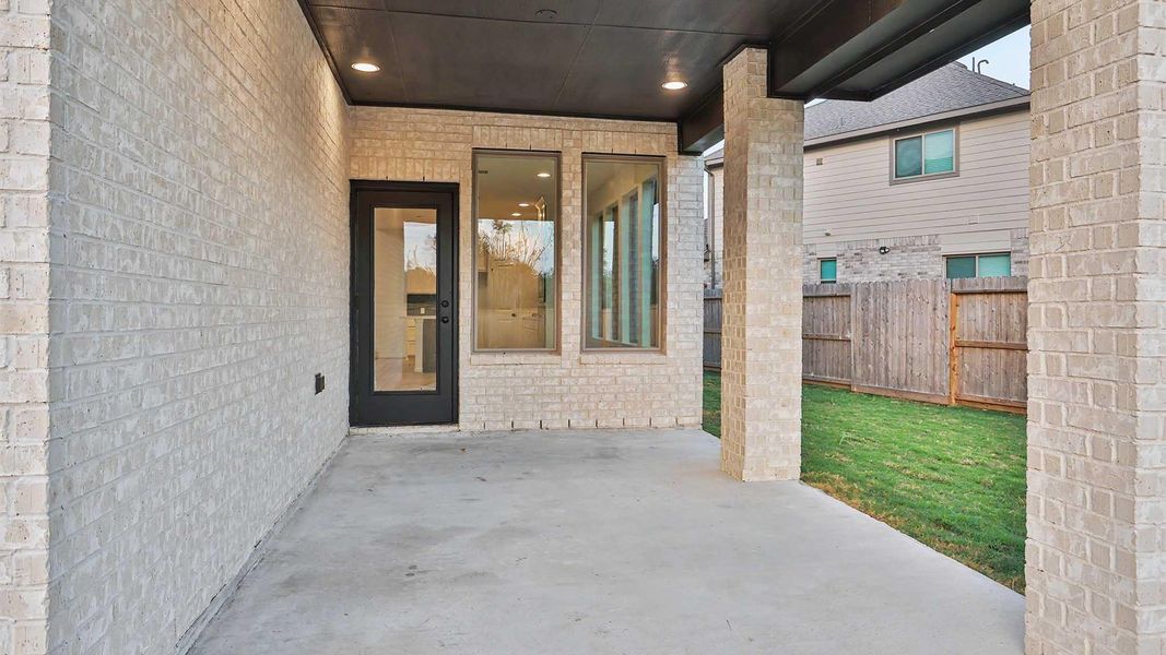 Exterior details and patio area of a home in Candela, Richmond (Image 3).