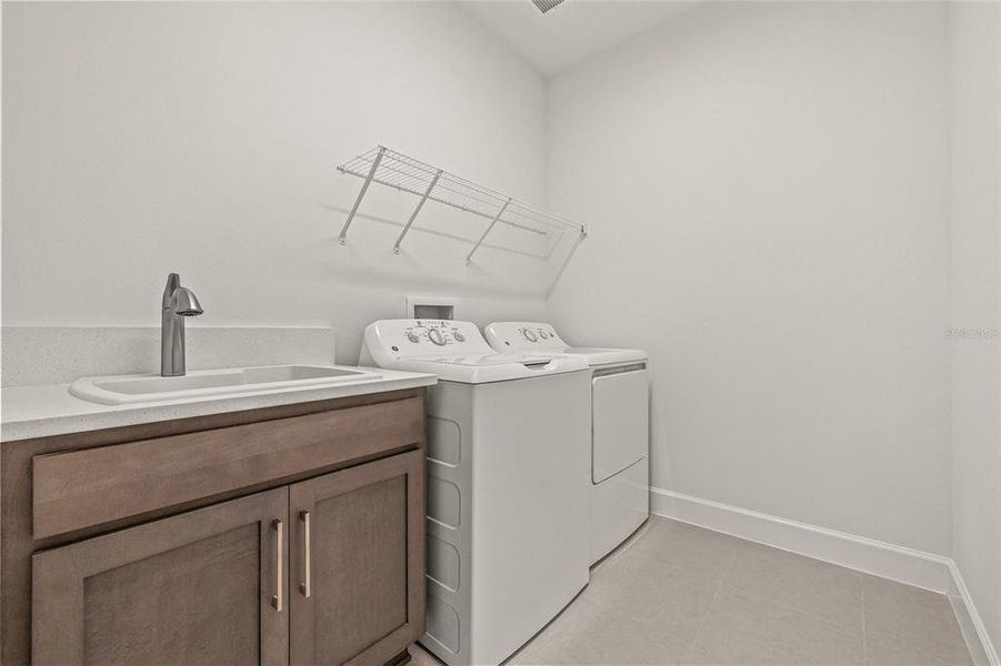 Utility room w/ sink and cabinets