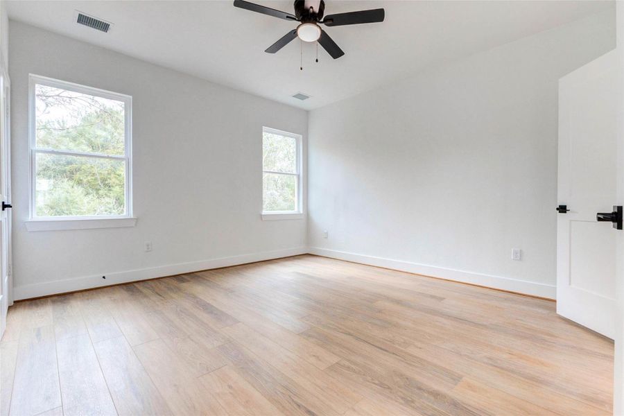 Spacious, unfurnished interior of a new home in , Houston (Image 27).
