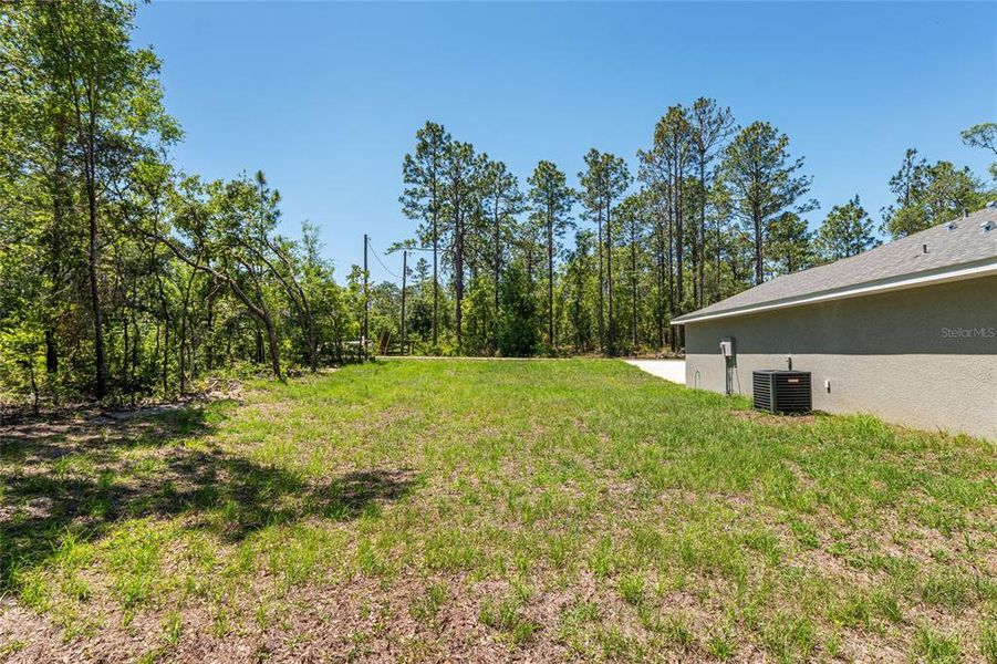 Exterior details and patio area of a home in , Dunnellon (Image 31).