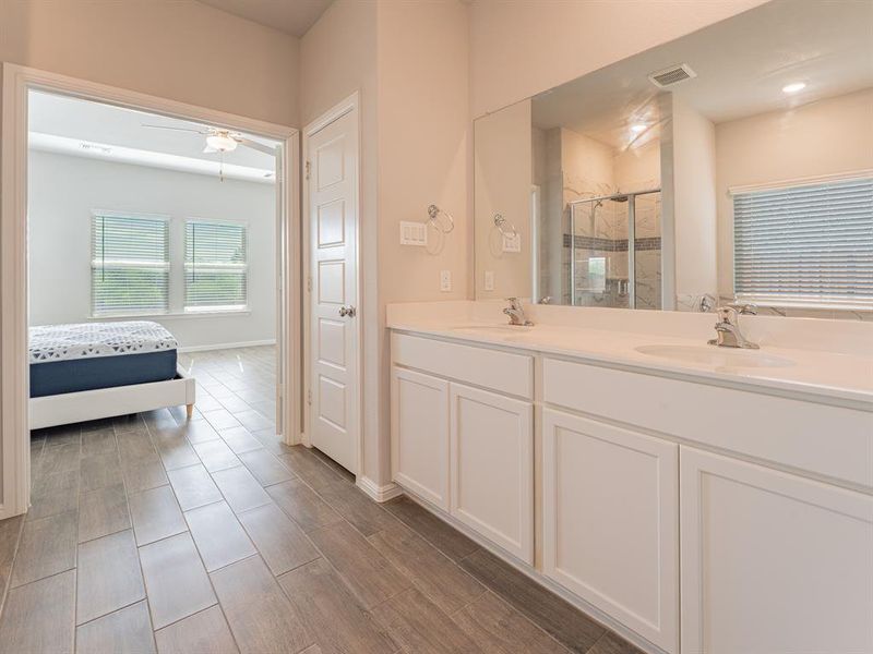 Furnished interior view inside a new home in , Fort Worth (Image 8).