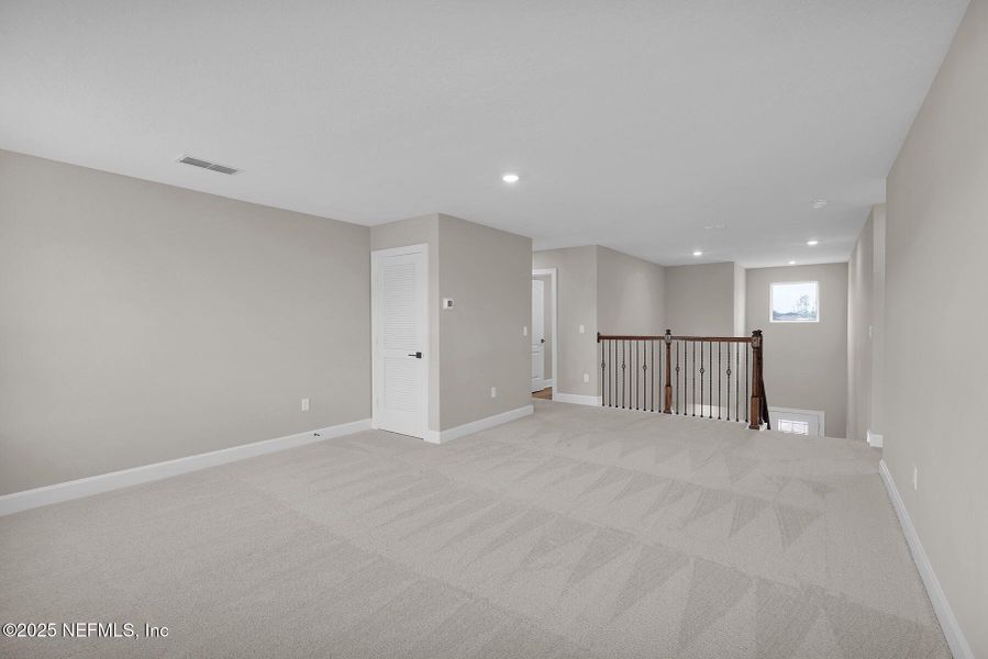 Spacious, unfurnished interior of a new home in Jennings Farm, Middleburg (Image 22).
