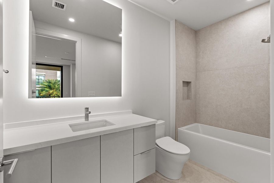 mls_BATHROOM_3_DT