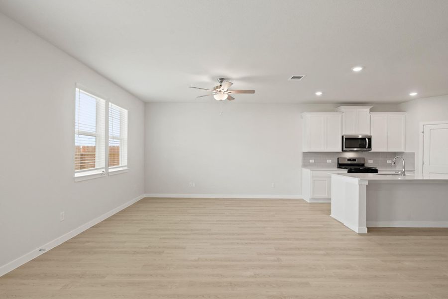 Spacious, unfurnished interior of a new home in Russell Ranch, Bay City (Image 17).